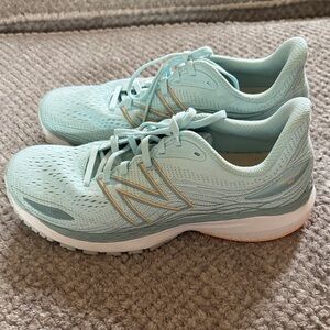 New Balance Women's Fresh Foam 860 mint tennis shoes size 9.5